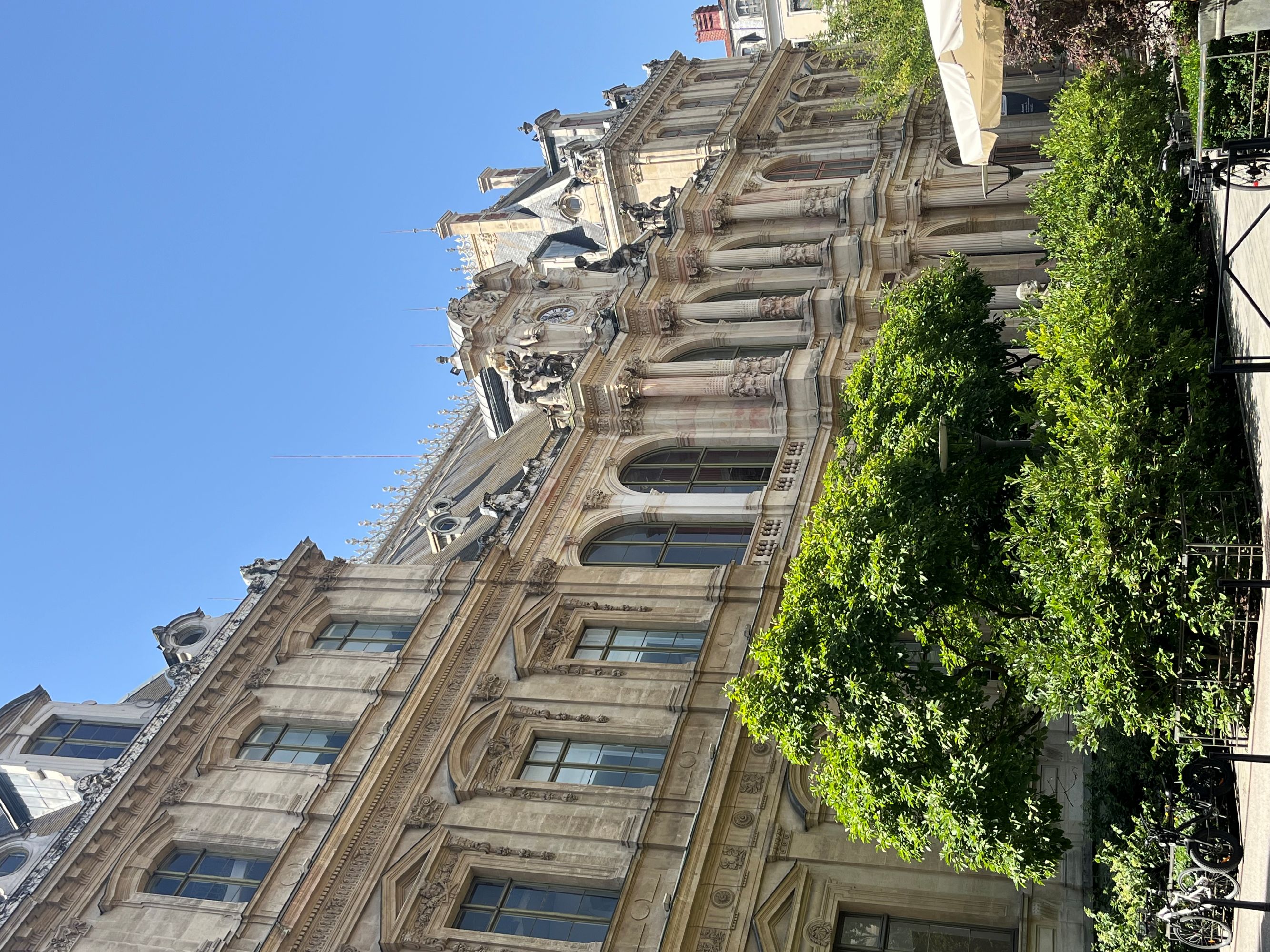 Poste d’essayage lumineux chez Olivia Balm