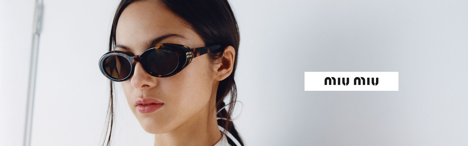 Monture de lunettes Miu Miu présentée en boutique d'optique à Lyon